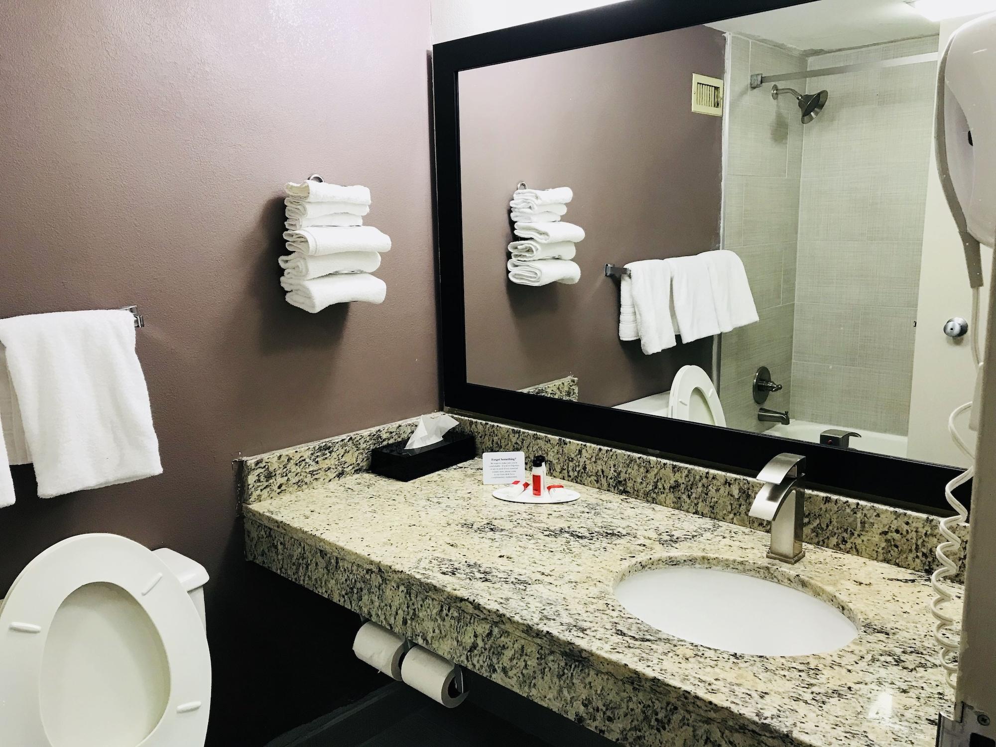 Days Inn By Wyndham Livonia Canton Detroit Esterno foto